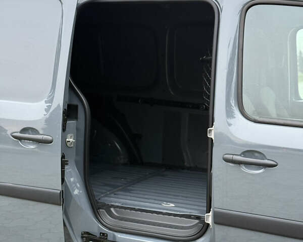 Серый Рено Кенгу, объемом двигателя 0 л и пробегом 45 тыс. км за 12900 $, фото 45 на Automoto.ua