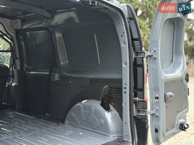 Сірий Рено Кєнгу, об'ємом двигуна 0 л та пробігом 45 тис. км за 12800 $, фото 52 на Automoto.ua