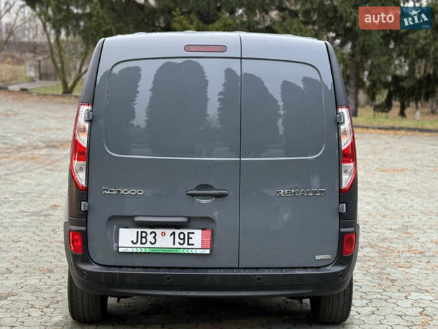 Серый Рено Кенгу, объемом двигателя 0 л и пробегом 45 тыс. км за 12900 $, фото 5 на Automoto.ua