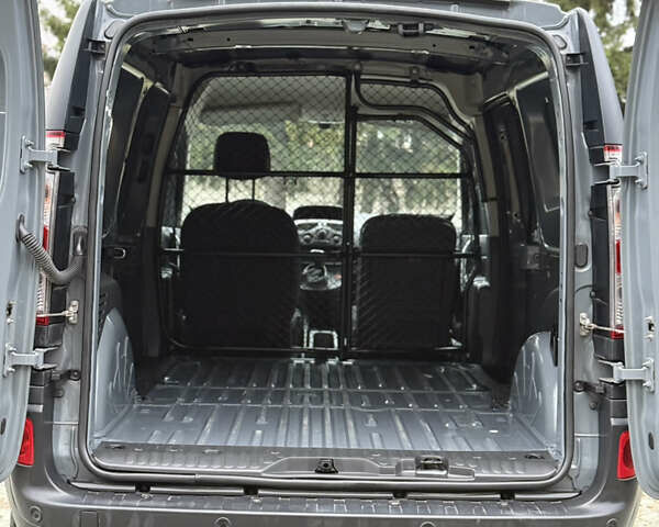 Серый Рено Кенгу, объемом двигателя 0 л и пробегом 45 тыс. км за 12900 $, фото 49 на Automoto.ua