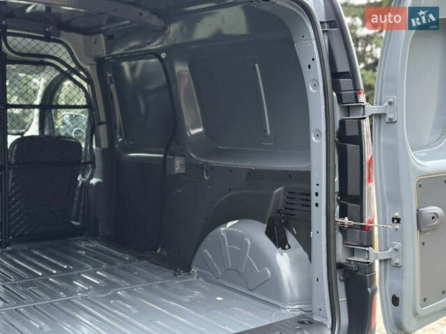 Сірий Рено Кєнгу, об'ємом двигуна 0 л та пробігом 45 тис. км за 12800 $, фото 51 на Automoto.ua