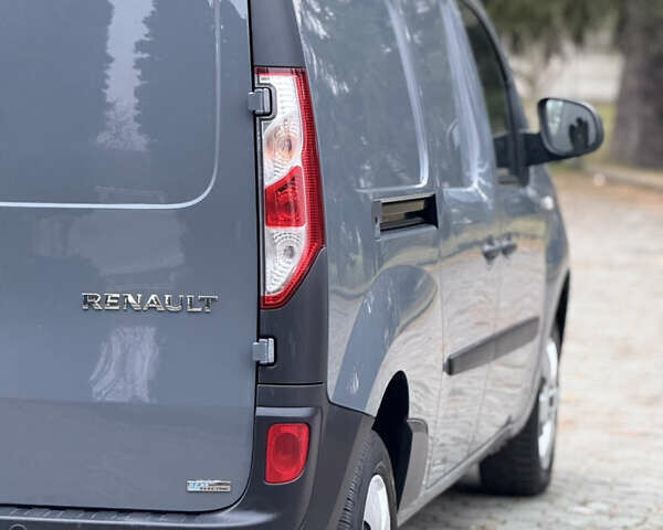 Сірий Рено Кєнгу, об'ємом двигуна 0 л та пробігом 45 тис. км за 12800 $, фото 10 на Automoto.ua