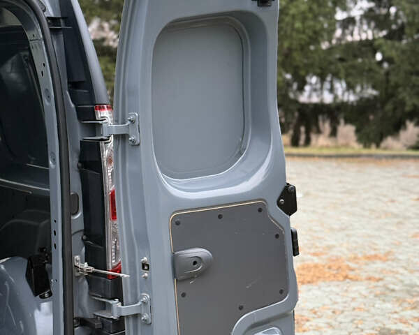 Серый Рено Кенгу, объемом двигателя 0 л и пробегом 45 тыс. км за 12900 $, фото 48 на Automoto.ua