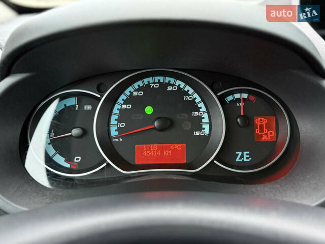 Серый Рено Кенгу, объемом двигателя 0 л и пробегом 45 тыс. км за 12900 $, фото 30 на Automoto.ua