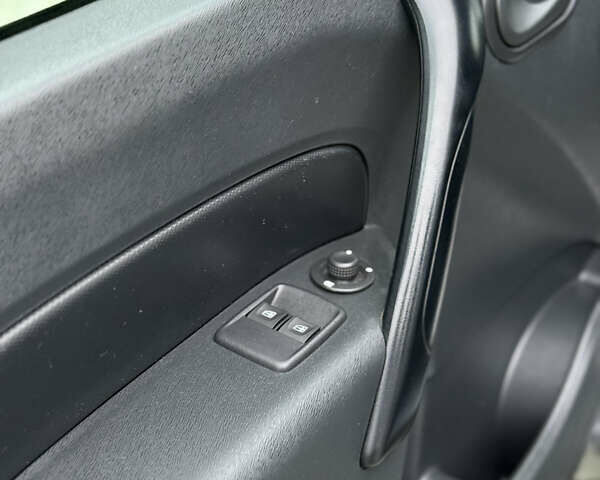 Сірий Рено Кєнгу, об'ємом двигуна 0 л та пробігом 45 тис. км за 12800 $, фото 21 на Automoto.ua