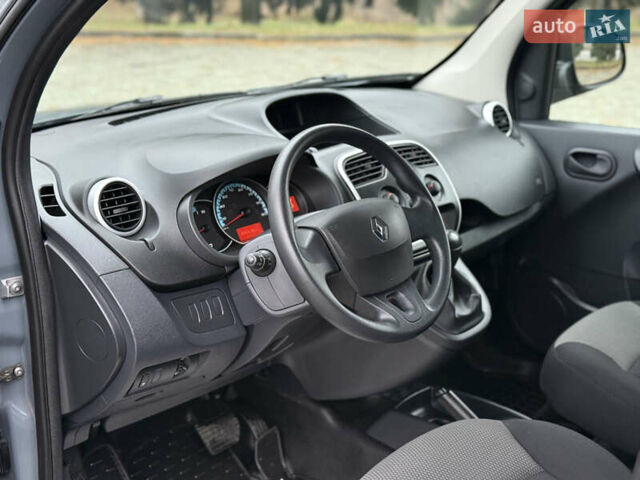 Серый Рено Кенгу, объемом двигателя 0 л и пробегом 45 тыс. км за 12900 $, фото 22 на Automoto.ua