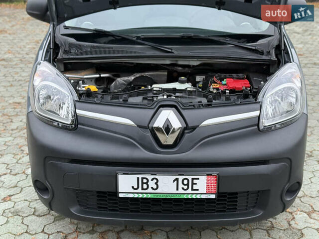 Серый Рено Кенгу, объемом двигателя 0 л и пробегом 45 тыс. км за 12900 $, фото 54 на Automoto.ua