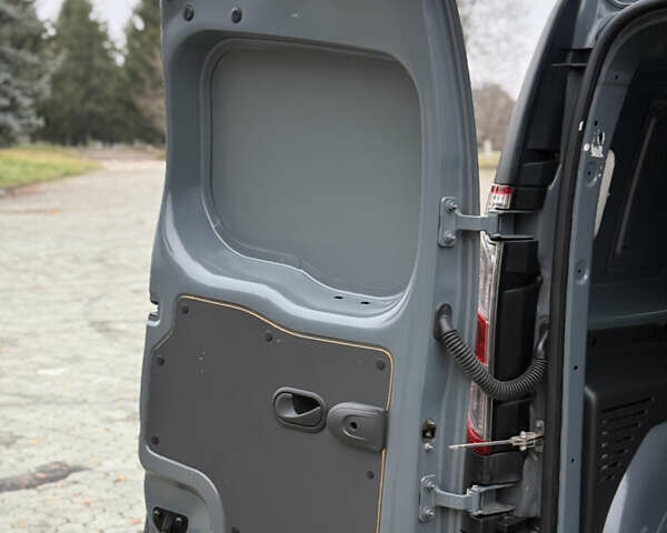 Серый Рено Кенгу, объемом двигателя 0 л и пробегом 45 тыс. км за 12900 $, фото 47 на Automoto.ua