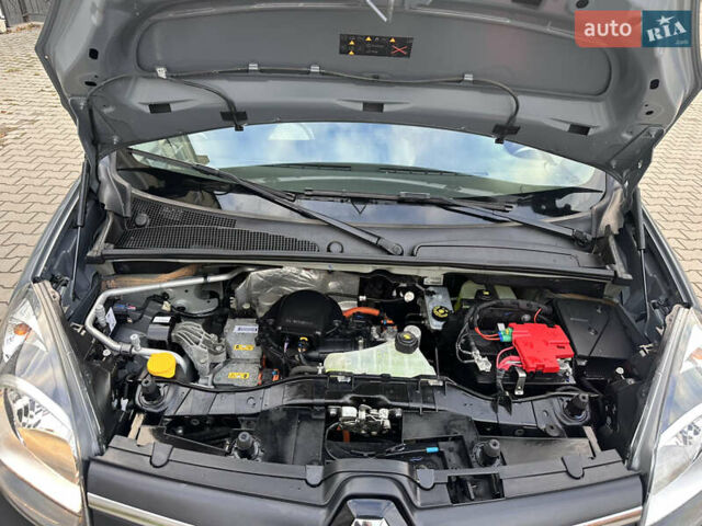 Серый Рено Кенгу, объемом двигателя 0 л и пробегом 65 тыс. км за 12900 $, фото 40 на Automoto.ua