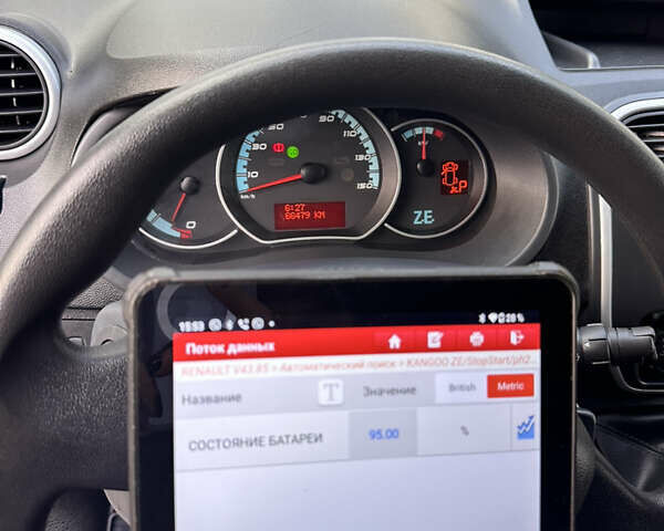Серый Рено Кенгу, объемом двигателя 0 л и пробегом 65 тыс. км за 12900 $, фото 41 на Automoto.ua
