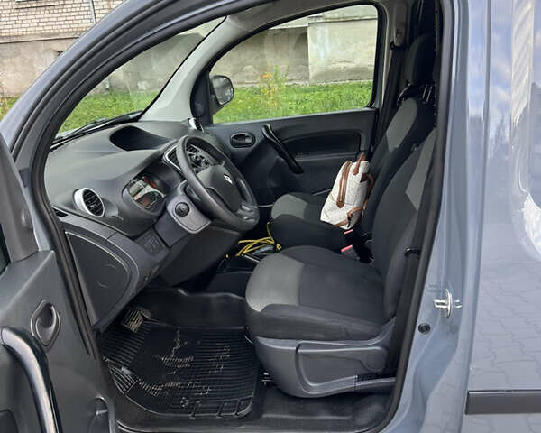 Серый Рено Кенгу, объемом двигателя 0 л и пробегом 65 тыс. км за 12900 $, фото 22 на Automoto.ua