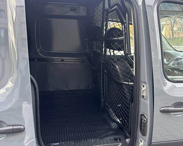 Серый Рено Кенгу, объемом двигателя 0 л и пробегом 65 тыс. км за 12900 $, фото 32 на Automoto.ua