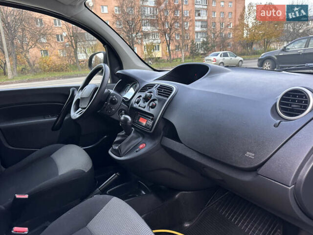 Серый Рено Кенгу, объемом двигателя 0 л и пробегом 65 тыс. км за 12900 $, фото 35 на Automoto.ua