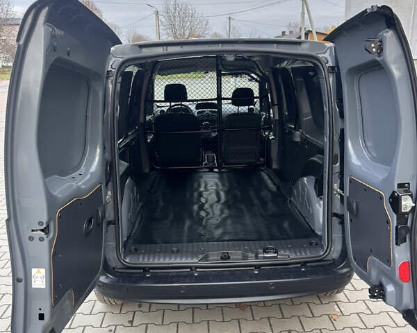 Серый Рено Кенгу, объемом двигателя 0 л и пробегом 65 тыс. км за 12900 $, фото 29 на Automoto.ua