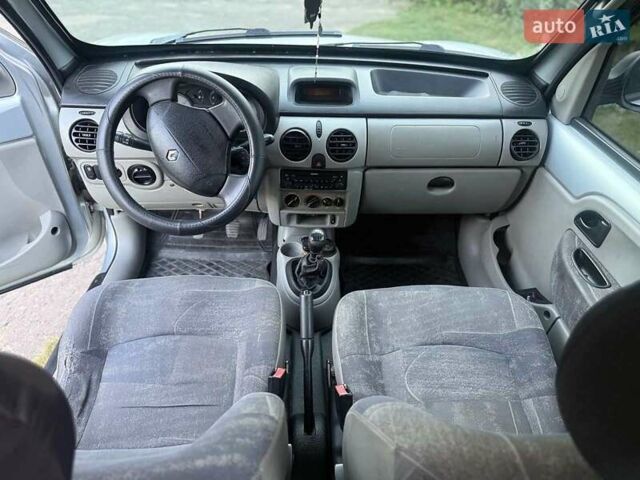 Серый Рено Кенгу, объемом двигателя 1.87 л и пробегом 330 тыс. км за 5500 $, фото 8 на Automoto.ua