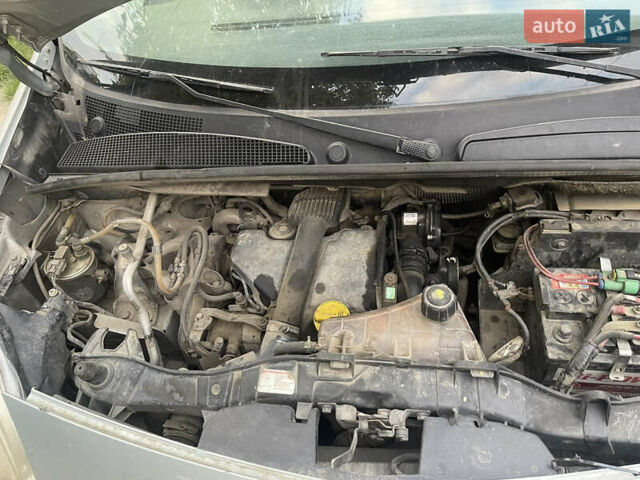 Серый Рено Кенгу, объемом двигателя 1.46 л и пробегом 380 тыс. км за 3700 $, фото 3 на Automoto.ua