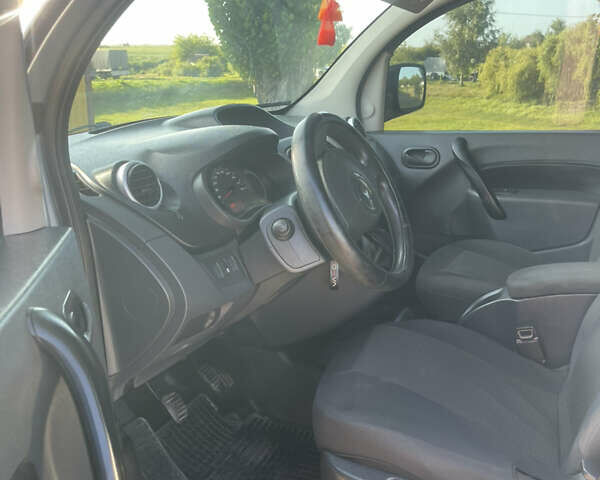 Серый Рено Кенгу, объемом двигателя 1.46 л и пробегом 350 тыс. км за 5800 $, фото 7 на Automoto.ua