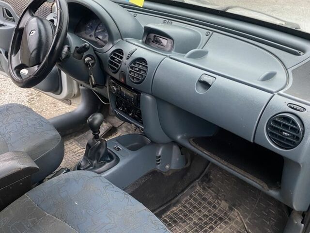 Серый Рено Кенгу, объемом двигателя 1.9 л и пробегом 400 тыс. км за 1650 $, фото 5 на Automoto.ua