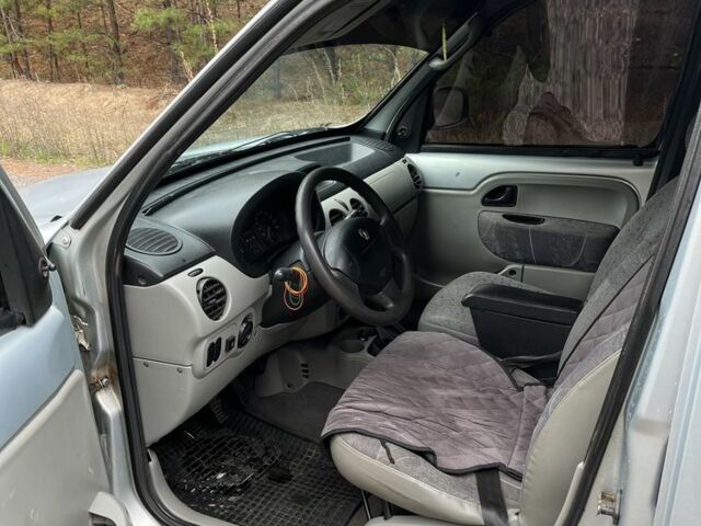 Рено Кенгу 2005 в Балаклее на Automoto.ua Серый Рено Кенгу, объемом двигателя 1.4 л и пробегом 321 тыс. км за 2900 $, фото 6 на Automoto.ua