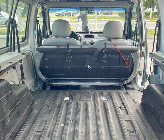 Сірий Рено Кєнгу, об'ємом двигуна 1.4 л та пробігом 250 тис. км за 5000 $, фото 7 на Automoto.ua