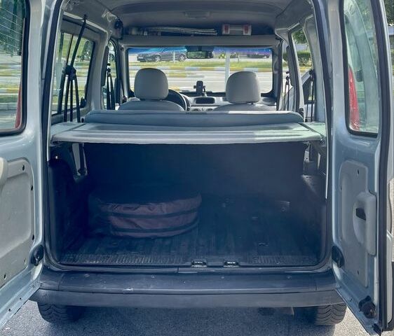 Сірий Рено Кєнгу, об'ємом двигуна 1.4 л та пробігом 250 тис. км за 5000 $, фото 5 на Automoto.ua