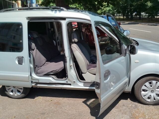 Сірий Рено Кєнгу, об'ємом двигуна 1.6 л та пробігом 245 тис. км за 5200 $, фото 3 на Automoto.ua