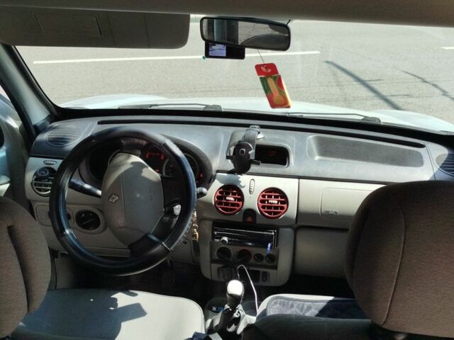 Сірий Рено Кєнгу, об'ємом двигуна 1.6 л та пробігом 245 тис. км за 5200 $, фото 4 на Automoto.ua