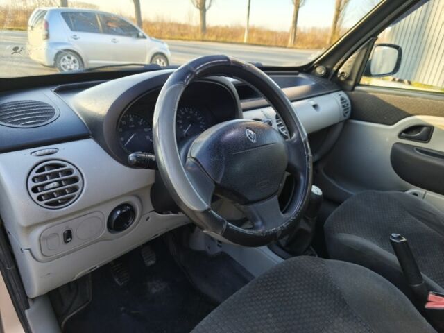 Серый Рено Кенгу, объемом двигателя 1.5 л и пробегом 260 тыс. км за 3900 $, фото 14 на Automoto.ua