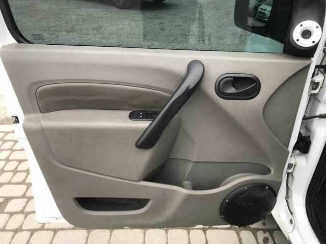 Серый Рено Кенгу, объемом двигателя 1.6 л и пробегом 441 тыс. км за 5990 $, фото 14 на Automoto.ua