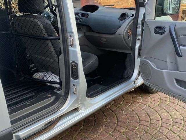 Сірий Рено Кєнгу, об'ємом двигуна 1.5 л та пробігом 312 тис. км за 5555 $, фото 3 на Automoto.ua