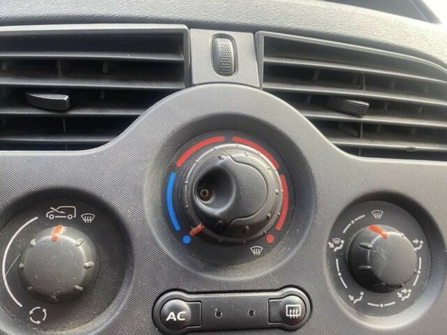 Сірий Рено Кєнгу, об'ємом двигуна 1.5 л та пробігом 312 тис. км за 5555 $, фото 4 на Automoto.ua