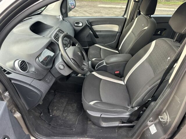 Серый Рено Кенгу, объемом двигателя 1.5 л и пробегом 214 тыс. км за 9900 $, фото 8 на Automoto.ua