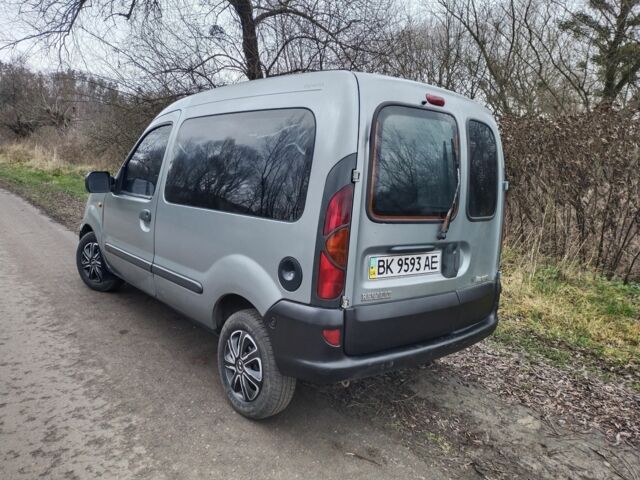 Серый Рено Кенгу, объемом двигателя 0 л и пробегом 350 тыс. км за 2000 $, фото 4 на Automoto.ua