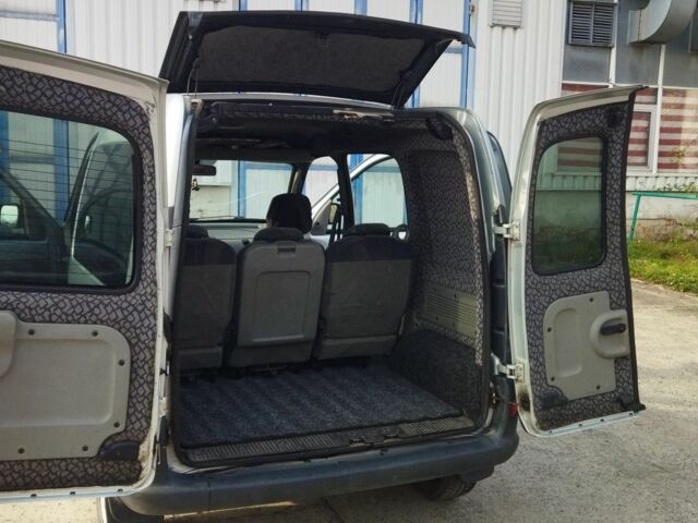 Серый Рено Кенгу, объемом двигателя 1 л и пробегом 197 тыс. км за 3000 $, фото 7 на Automoto.ua