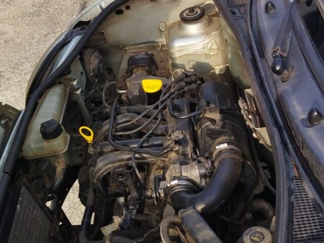 Серый Рено Кенгу, объемом двигателя 1 л и пробегом 197 тыс. км за 3000 $, фото 10 на Automoto.ua