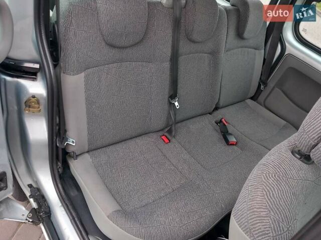 Серый Рено Кенгу, объемом двигателя 1.2 л и пробегом 207 тыс. км за 4700 $, фото 24 на Automoto.ua
