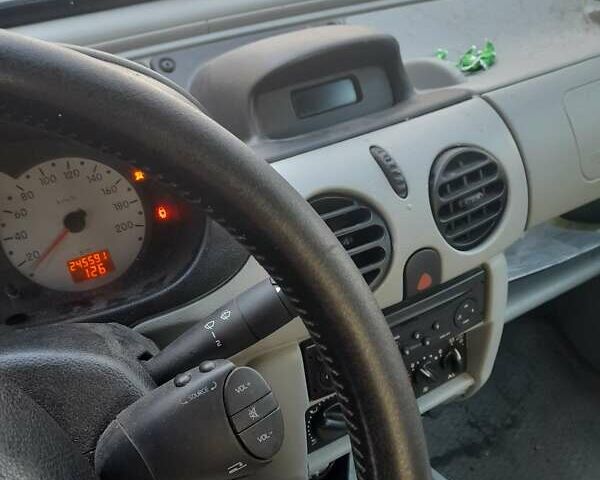 Серый Рено Кенгу, объемом двигателя 1.46 л и пробегом 245 тыс. км за 2000 $, фото 6 на Automoto.ua