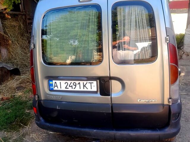 Серый Рено Кенгу, объемом двигателя 1.5 л и пробегом 500 тыс. км за 3200 $, фото 4 на Automoto.ua