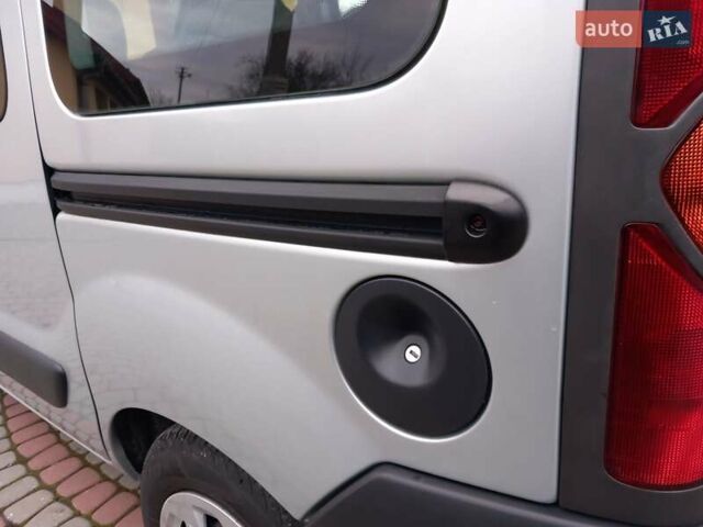 Серый Рено Кенгу, объемом двигателя 1.2 л и пробегом 207 тыс. км за 4700 $, фото 93 на Automoto.ua