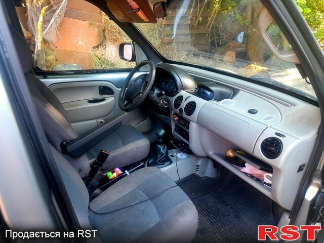 Серый Рено Кенгу, объемом двигателя 1.5 л и пробегом 500 тыс. км за 3200 $, фото 3 на Automoto.ua