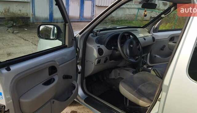 Серый Рено Кенгу, объемом двигателя 1.15 л и пробегом 197 тыс. км за 3000 $, фото 12 на Automoto.ua