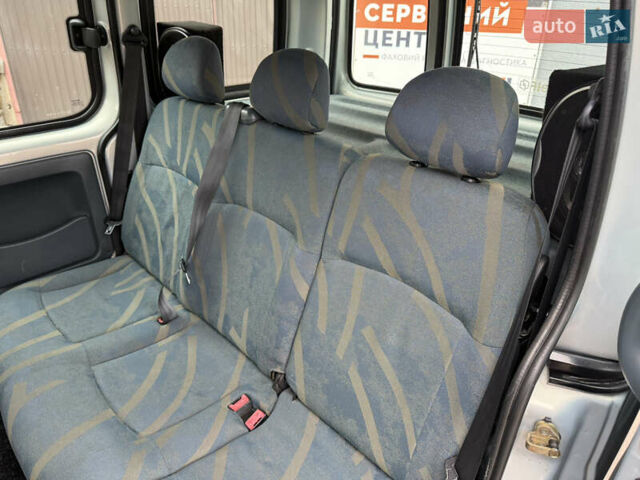 Серый Рено Кенгу, объемом двигателя 1.4 л и пробегом 218 тыс. км за 4200 $, фото 15 на Automoto.ua