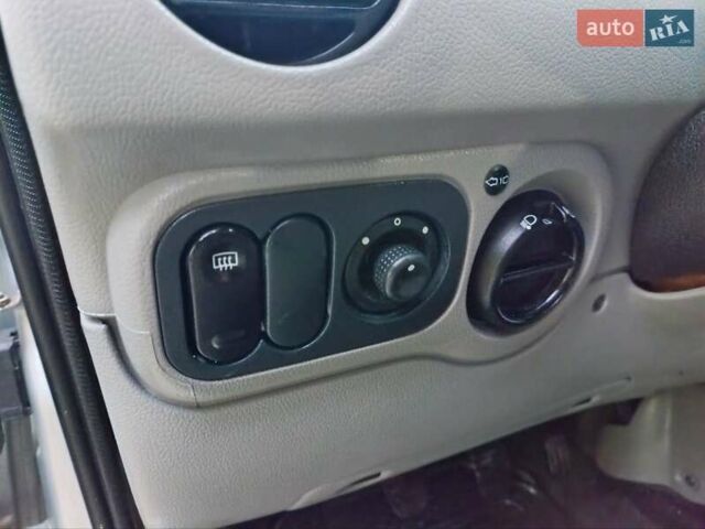 Серый Рено Кенгу, объемом двигателя 1.5 л и пробегом 246 тыс. км за 3350 $, фото 18 на Automoto.ua