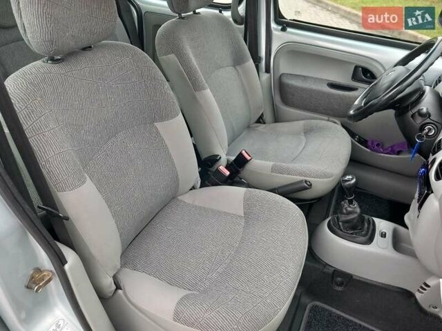 Серый Рено Кенгу, объемом двигателя 1.2 л и пробегом 207 тыс. км за 4700 $, фото 22 на Automoto.ua