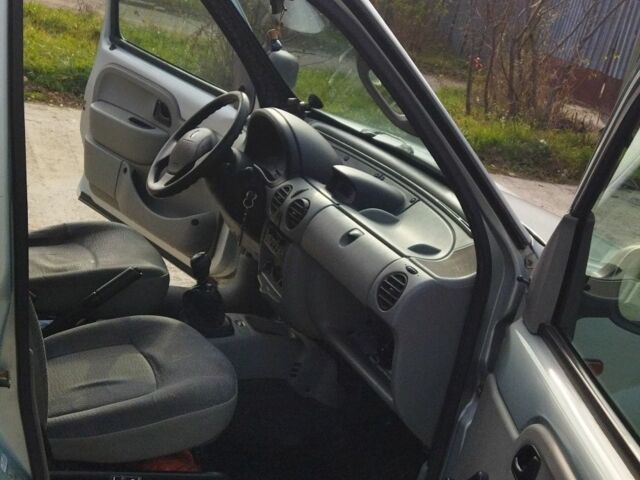 Серый Рено Кенгу, объемом двигателя 1 л и пробегом 197 тыс. км за 3000 $, фото 12 на Automoto.ua