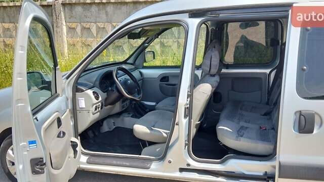 Серый Рено Кенгу, объемом двигателя 1.6 л и пробегом 191 тыс. км за 5200 $, фото 5 на Automoto.ua