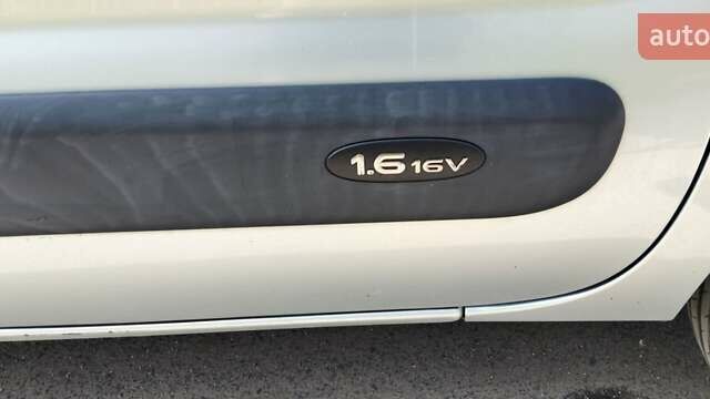Серый Рено Кенгу, объемом двигателя 1.6 л и пробегом 191 тыс. км за 5200 $, фото 7 на Automoto.ua