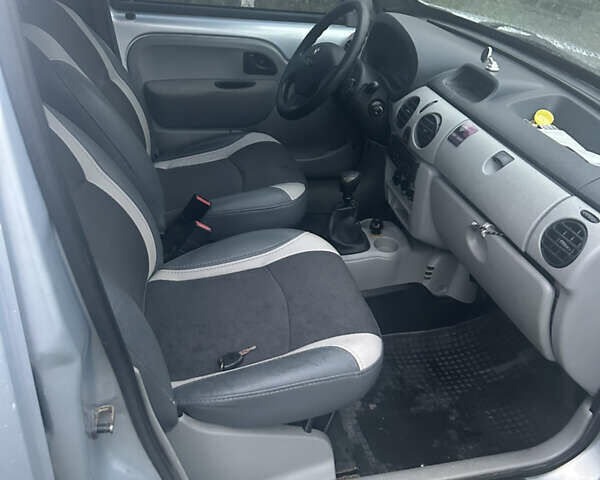 Серый Рено Кенгу, объемом двигателя 1.5 л и пробегом 265 тыс. км за 3550 $, фото 4 на Automoto.ua