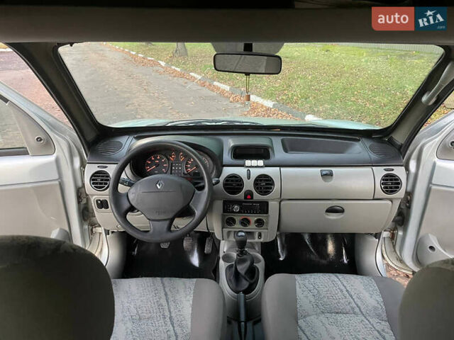 Серый Рено Кенгу, объемом двигателя 1.46 л и пробегом 289 тыс. км за 3999 $, фото 25 на Automoto.ua