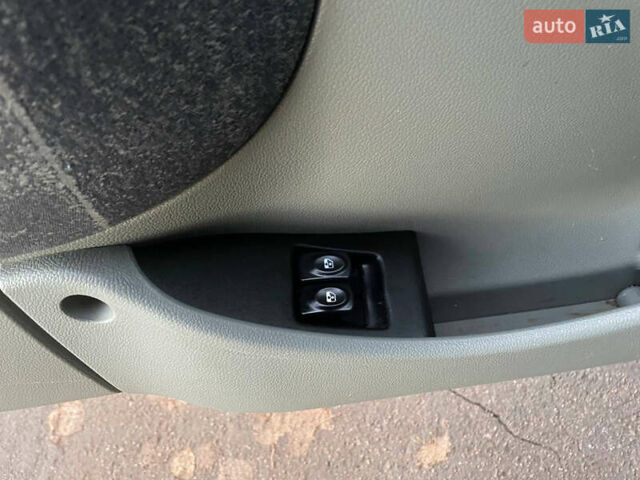 Серый Рено Кенгу, объемом двигателя 1.46 л и пробегом 289 тыс. км за 3999 $, фото 30 на Automoto.ua